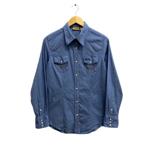 Vintage Wrangler Chambray Western Shirt Women Size Medium Wrangler Checkered Wrangler Pearl Snap Button Wrangler Long Sleeve Western Shirt