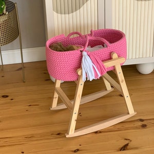 Porta muñecas con ropa de cama, cuna para muñecas de punto, cama para muñecas de ganchillo, canasta de muñeca Moisés, gato portador de juguete tejido, regalo para hija, moisés de juguete