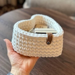 Small woven basket, crochet heart shaped storage, cosmetic organizer, trinket storage, valentines day gift, handmade basket, mother day gift