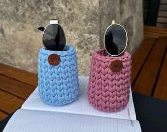 Crochet single glasses holder, nightstand eyeglass keeper, glasses tray, bedside organizer, desk accessories, sunglass holder