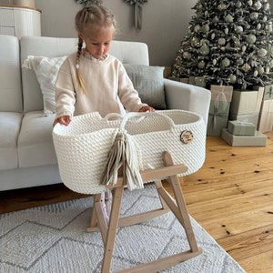 Cesta de boneca moisés com roupa de cama e suporte, presente de natal para filha, berço de boneca, berço de boneca, presente de aniversário de menina, alcofa de brinquedo