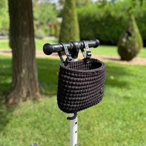 Gehäkelter Rollerkorb, Dreiradtasche, handgemachter Organizer, Geschenk für Rollerliebhaber, Kleinkind-Fahrradtasche, Dreiradzubehör, Fahrradkörbe