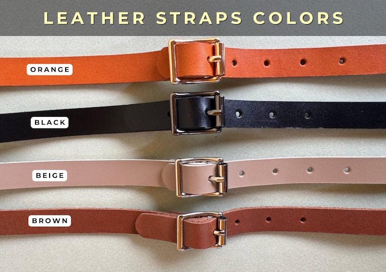 Pu&ograve; includere: Quattro cinturini in pelle arancione, nera, beige e marrone, ciascuno con una fibbia in metallo. I cinturini sono etichettati con i loro colori. Il testo "LEATHER STRAPS COLORS" &egrave; in alto.