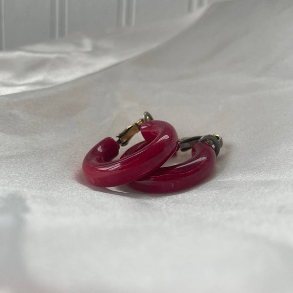 Retro Mid-Century Red Lucite Clip On Hoop Earrings - image 3