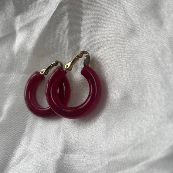 Retro Mid-Century Red Lucite Clip On Hoop Earrings - image 8