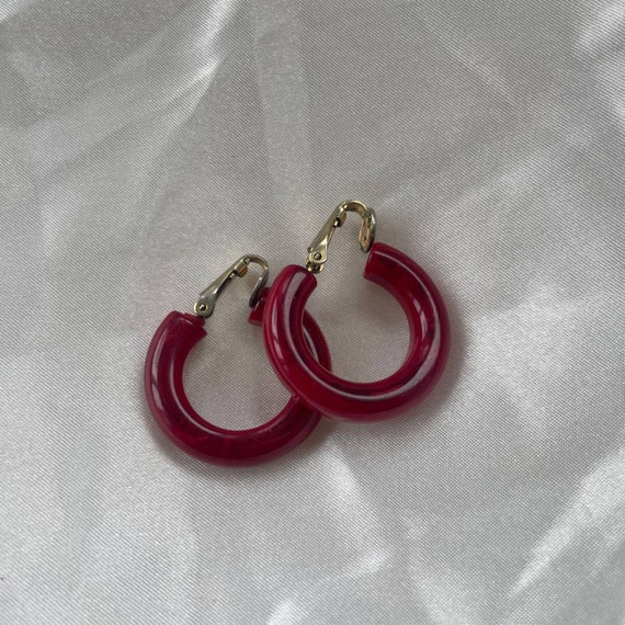Retro Mid-Century Red Lucite Clip On Hoop Earrings - image 9