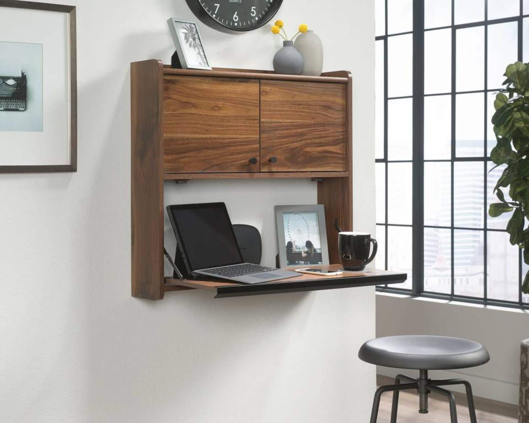 Floating outlet glass desk