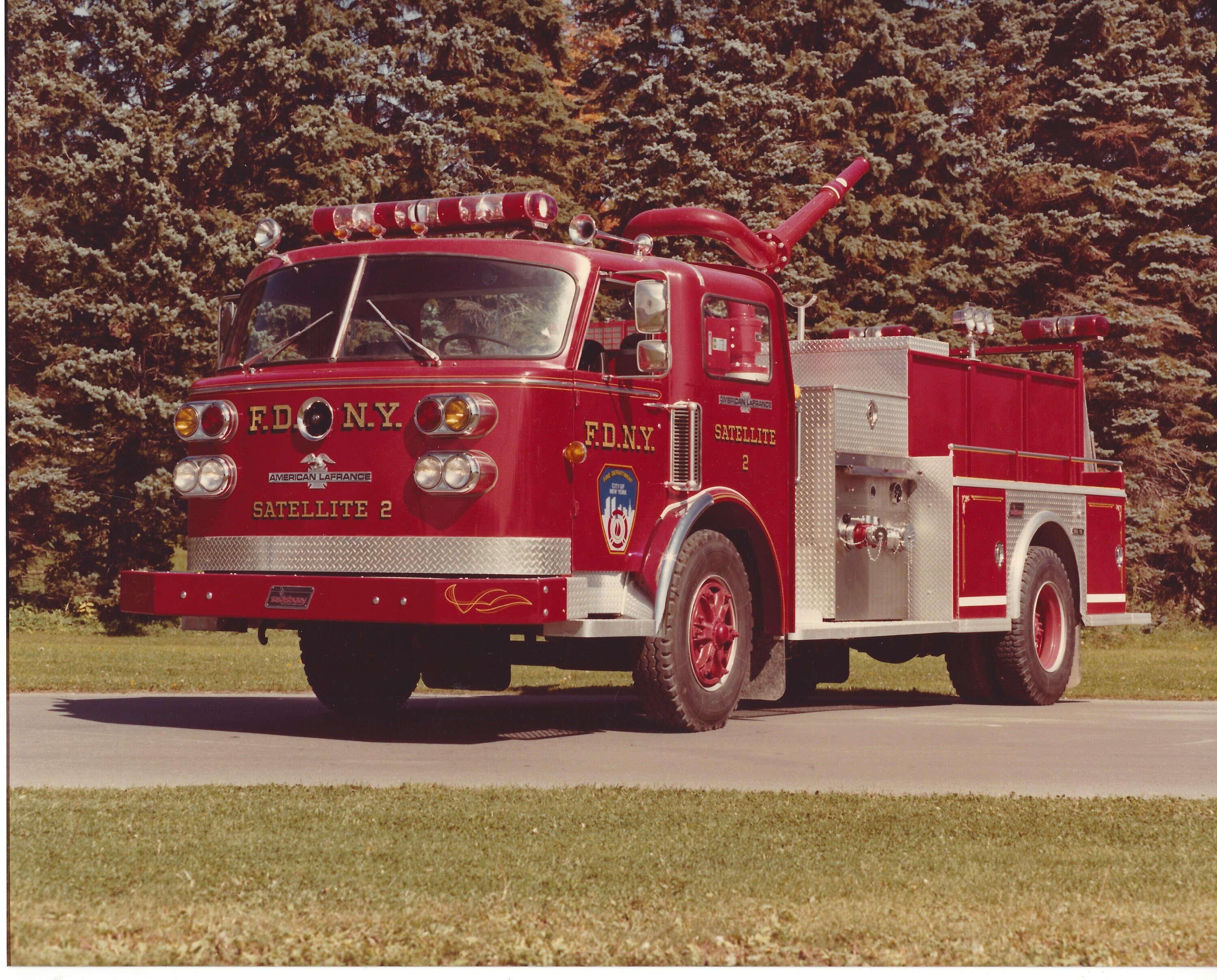 FDNY SATELLITE 2 8x10 Color Photo 1982 American/lafrance Saulsbury Hose