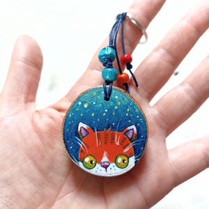 Llavero de madera pintado a mano, adorno para bolso, dibujo animado divertido de gato rojo