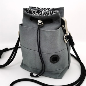 Sac de promenade pour chien avec distributeur de sacs, poche pour téléphone portable et compartiment à friandises / Ulli Leopard
