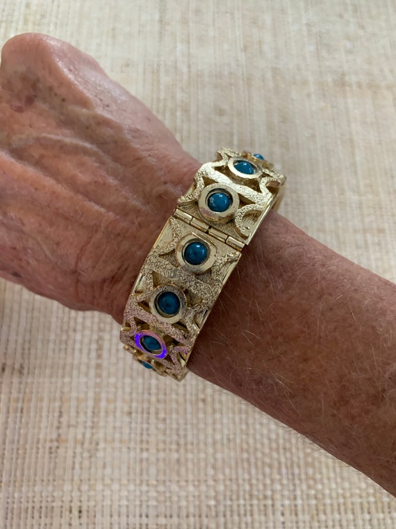 Vintage goldtone and turquoise bead hinged bracele