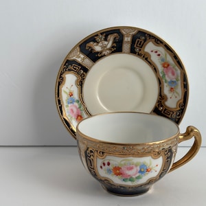 Beatiful Vintage tea cups and saucers