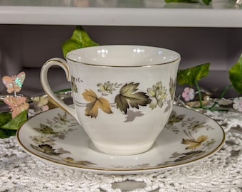 Royal Doulton Bone China Larchmont Filiżanka i spodek Antyczne zestawy.