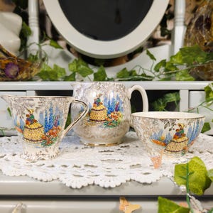 Antik krinolinmönstrad kanna och sockerskål från Sadler and Empire.