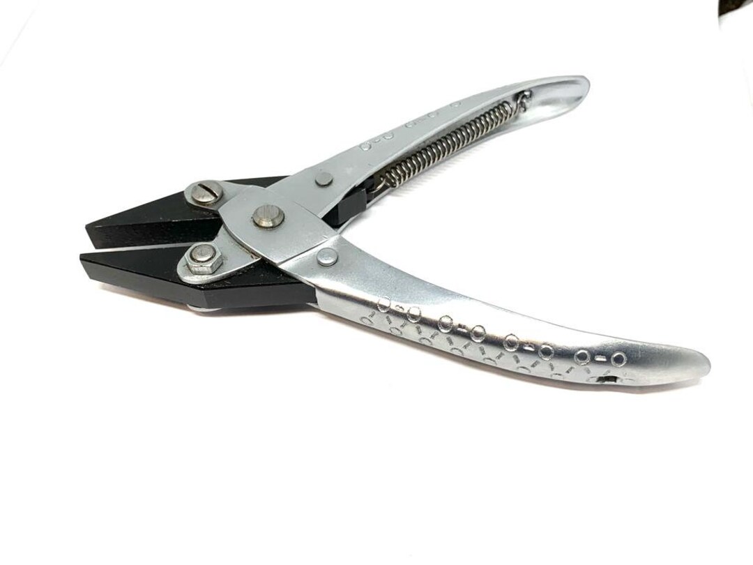 The BeadSmith Nylon Jaw Flat Nose Parallel Pliers