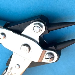 Parallel Action Round Nose 5-1/2&quot; Smooth Jaw Jewellery Pliers with Spring -140mm