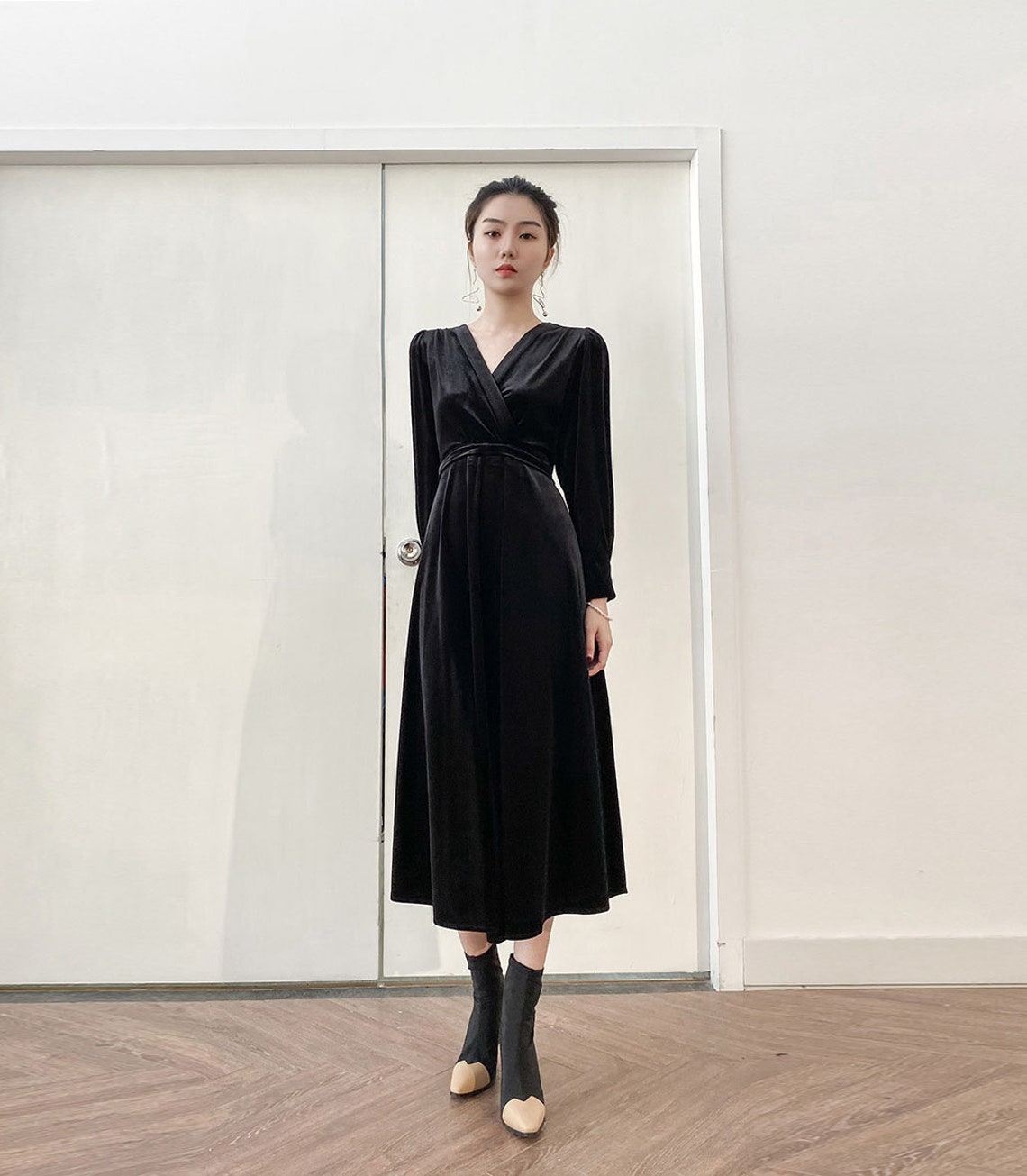 Solid Color Velvet Long-sleeved Slim-fit Slit Midi Dress main image 1
