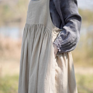 Robe en lin pour femme, robe tablier d'été, robe ample sans manches, vêtements en lin, vêtements grande taille, robe plissée à bretelles personnalisées F476 image 8