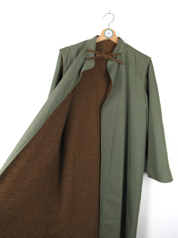 Vintage 90s women's reverse cape trench coat - Si… - image 5