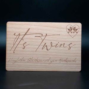 Grußkarte aus echtem Buchenholz mit Kuvert / besondere Geschenkkarte zur Geburt / Zwillinge / Twins