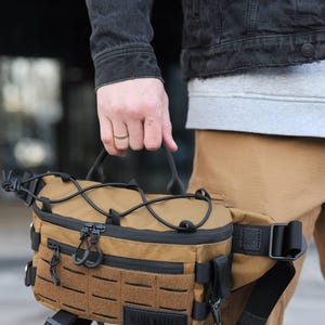 Tactische schoudertas T1-Pro Coyote - EDC crossbody borsttas voor heren, Molle Cordura Techwear heuptas, handgemaakt in Oekraïne
