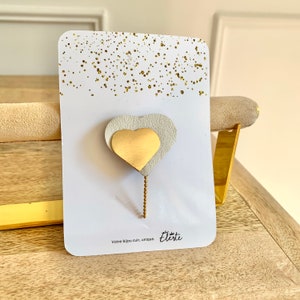 Broche coeur cuir véritable doré, épingle personnalisable, cadeau témoin, bijou femme élégant image 3