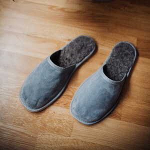 Men's leather slippers, grey suede, wool lining. image 2