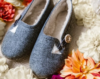 Ladies handmade felt slippers, women's wool slippers, comfy and warm, perfect gift for her, eco shoes, indoor shoes.