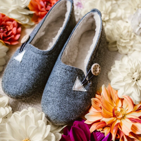 Ladies handmade felt slippers, women's wool slippers, comfy and warm, perfect gift for her, eco shoes, indoor shoes.