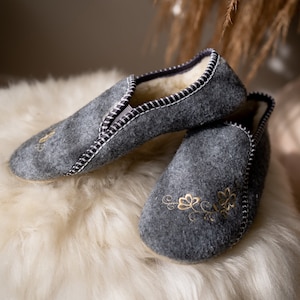 Women&#39;s Wool Slippers, Non-Slip Soles, Cosy Indoor Footwear, Handmade slippers, Felt slippers