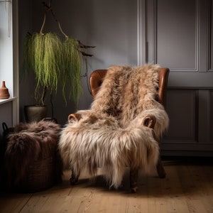 Icelandic Sheepskin Rug , Large sheepskin rug,  lambskin throw, sheepskin throw, highland cow colour