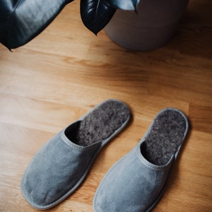 Men's leather slippers, grey suede, wool lining. image 4