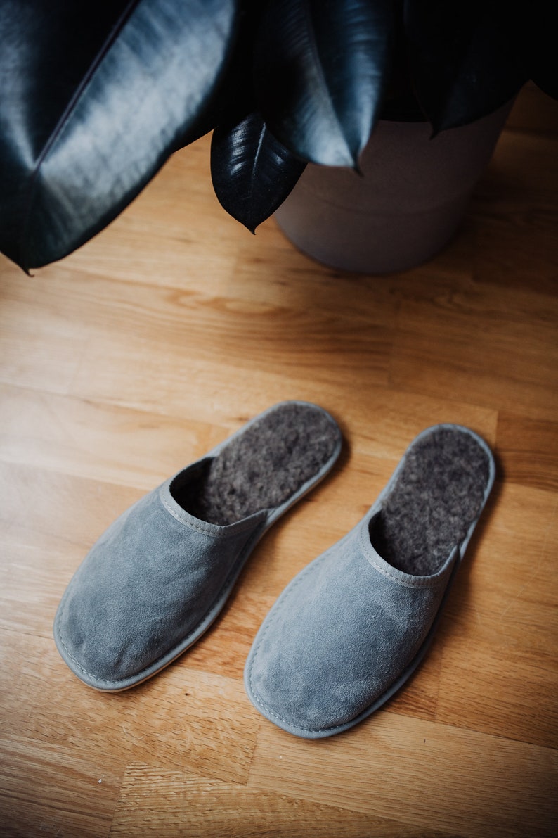 Men's leather slippers, grey suede, wool lining. image 4