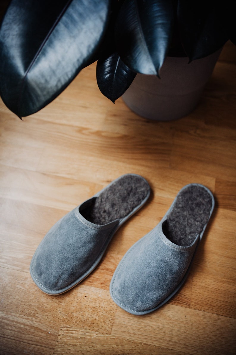 Men's leather slippers, grey suede, wool lining. image 2