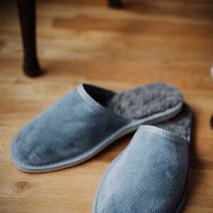 Men's leather slippers, grey suede, wool lining. image 3