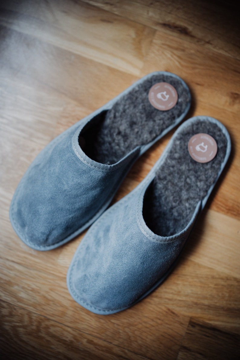 Men's leather slippers, grey suede, wool lining. image 1