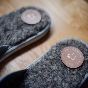 Men's leather slippers, grey suede, wool lining. image 6