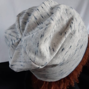 Linen knit beanie, natural and mottled blue, with a variable cuff made of soft blue cotton sweat.