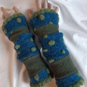 Pulse warmer/arm warmers made of wool fulling knit