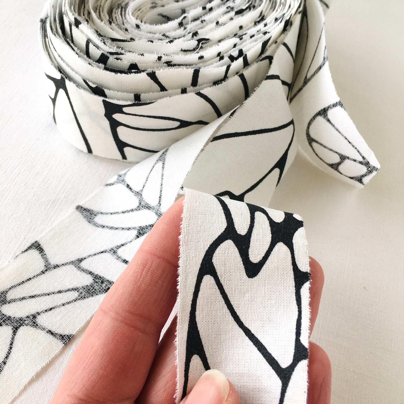 Black White Rag Rug Strips, Sheet Yarn of Recycled Fabric, Hand Torn