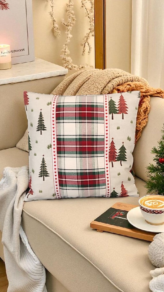 Winterkissen mit Tannenbaum-Druck und webkaro Stoff 40×40 cm
