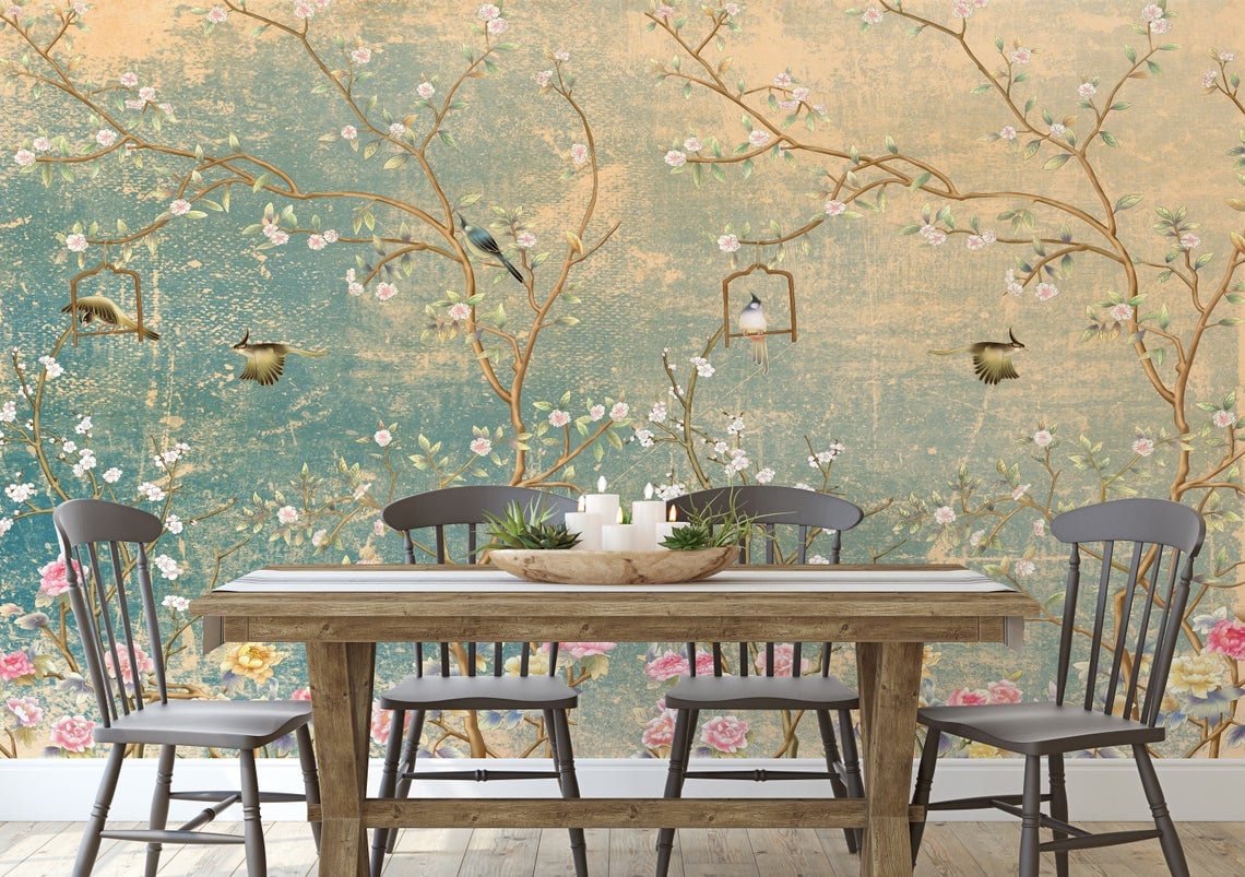 Chinoiserie-Vintage-Tapete mit Ästen, Vögeln und Blumen, Blühende Bäume und  Vögel im Chinoiserie-Stil zum Abziehen und Aufkleben
