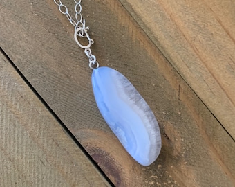 Pendentif Ovale Agate Dentelle Bleue