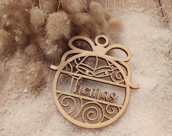 Personalisierte Weihnachtskugel mit eigenem Namen und Glocken - Ornament aus Holz
