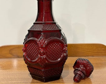 Vintage Avon 1876 Ruby Red Cape Cod Wein Dekanter Schaumbad Flasche leer