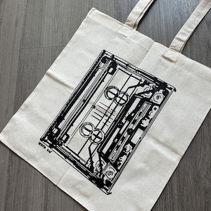 wave to earth wave tote