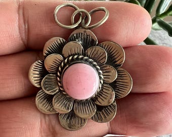 Flower Pendant, Queen conch shell pendant, Tibetan Silver Pendant,1.50x1.25 inches(P-214)