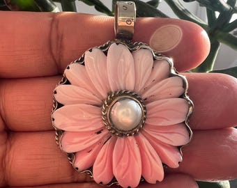Pink Conch shell floral carved pendant with pearl, 2 inches,(P-179)