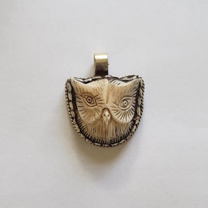 Small Hand Carved  Owl  Pendant,   Tibetan Silver Pendant,  Owl  Pendant(B-7)