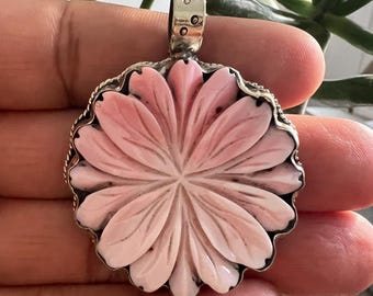 Pink conch shell carved pendant, Floral, Handcrafted, 2 inches(P-168)